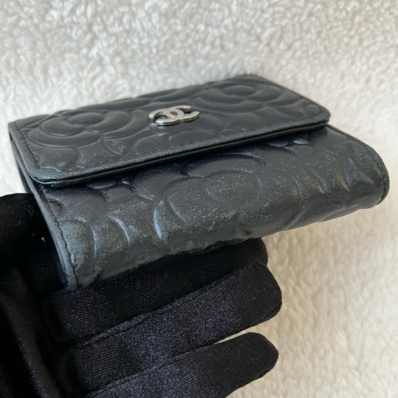 Auth Chanel Black Camellia Tri-fold Compact Wallet - Good Condition - Picture 7 of 16